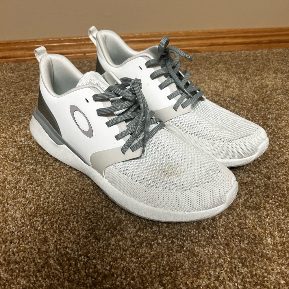 Oakley Men's White and Gray Athletic Shoes
